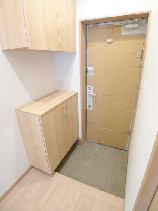 物件内観写真16　(玄関)