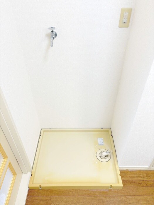 物件内観写真15　(洗濯機置場)