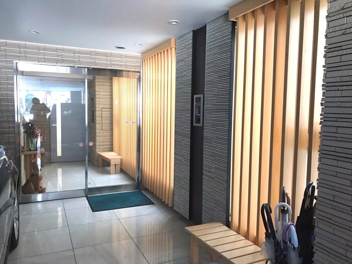 物件外観写真5　(エントランス部分)