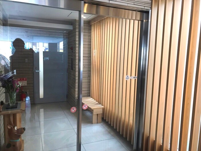 物件外観写真6　(エントランス部分)