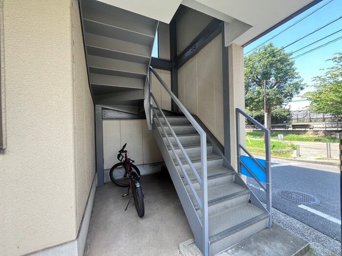 物件外観写真6　(エントランス部分)