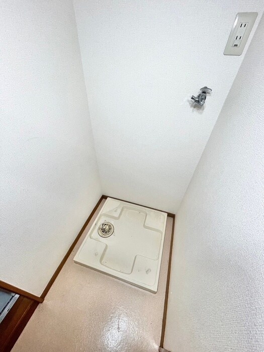 物件内観写真12　(洗濯機置場)