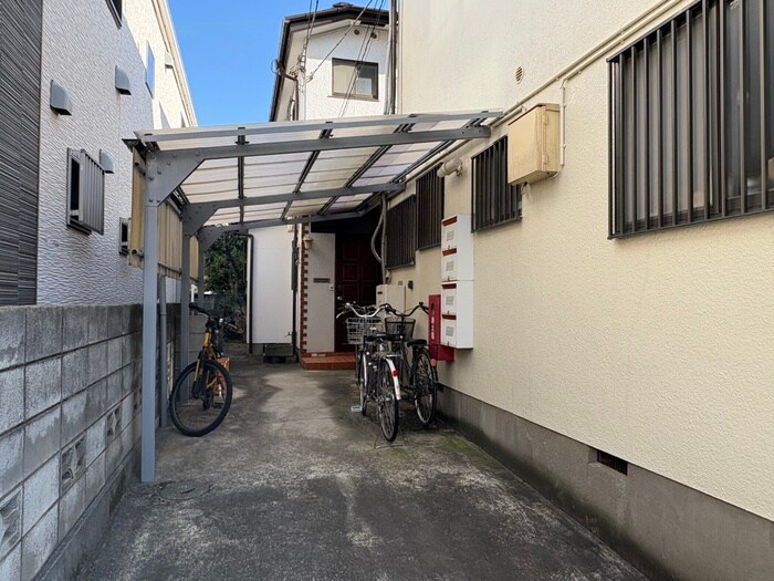 物件外観写真2　(エントランス部分)