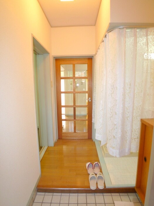 物件内観写真7　(玄関)