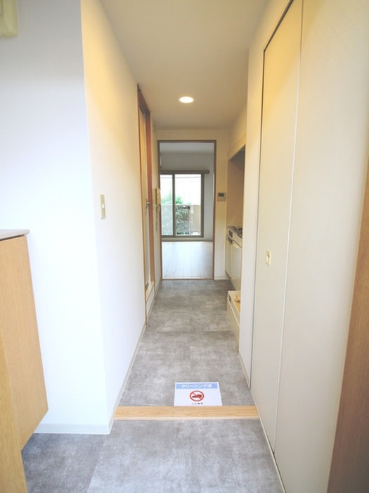 物件内観写真7　(玄関)