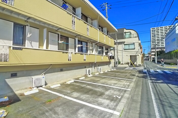 物件外観写真3　(駐車場)