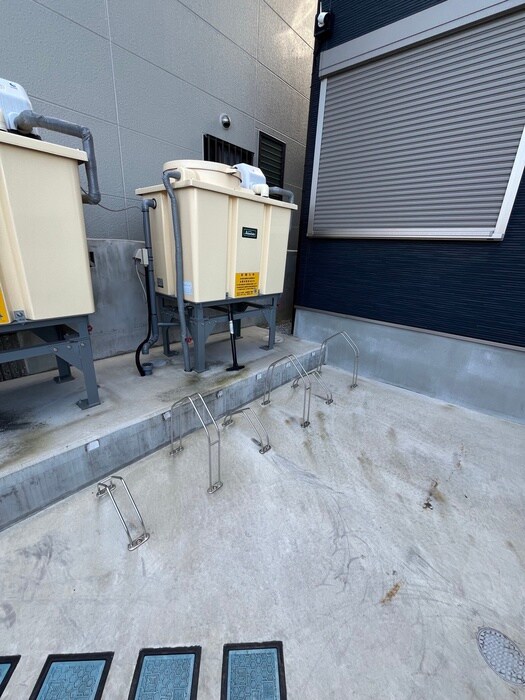 物件外観写真2　(駐輪場)