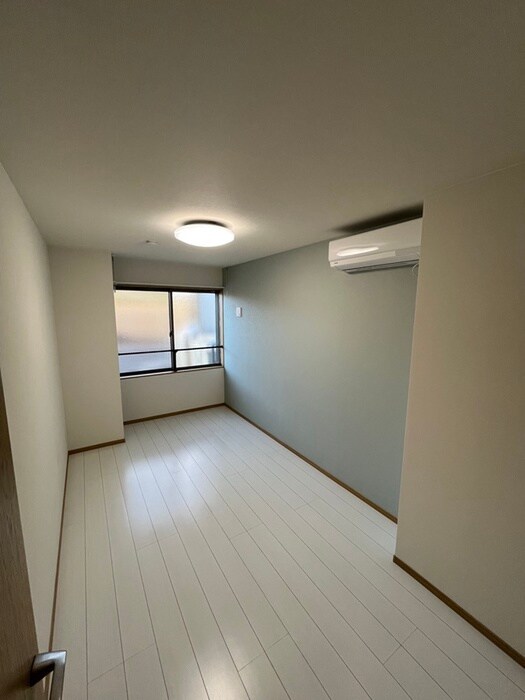 物件内観写真6　(室内からの展望)