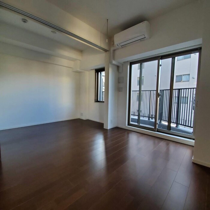 物件内観写真7　(室内からの展望)