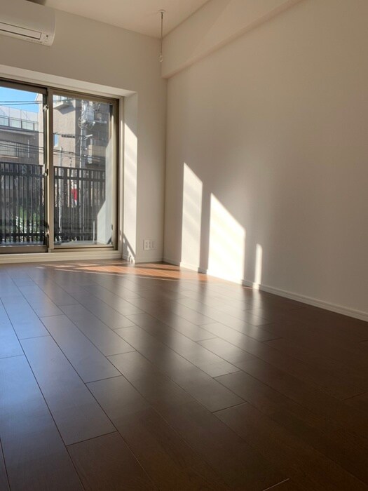 物件内観写真7　(室内からの展望)