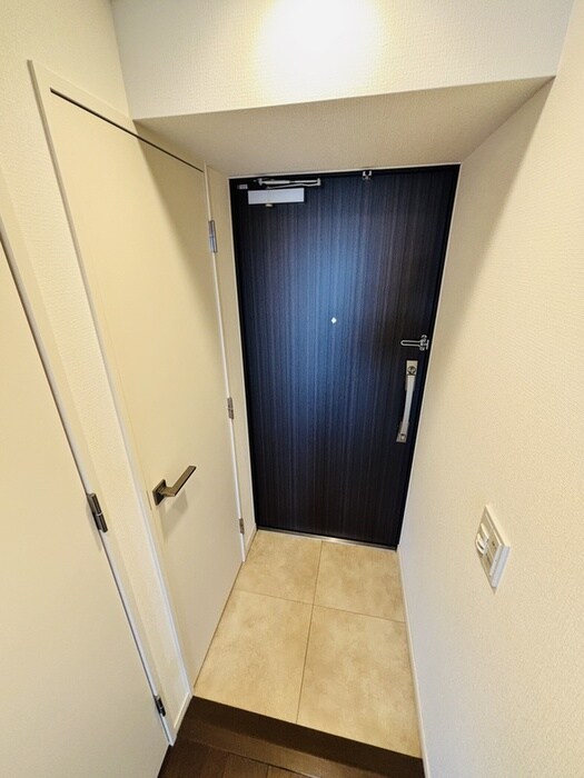 物件内観写真10　(玄関)