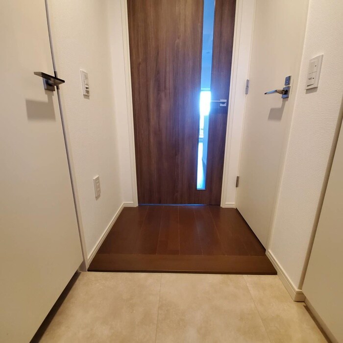 物件内観写真12　(玄関)