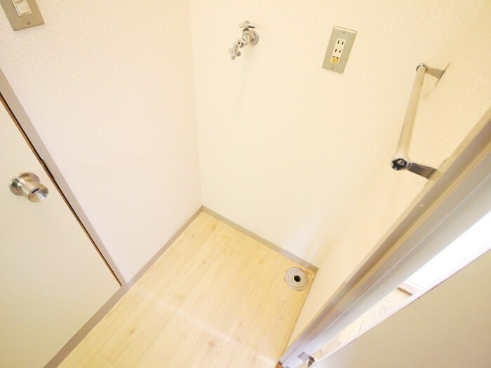 物件内観写真12　(洗濯機置場)