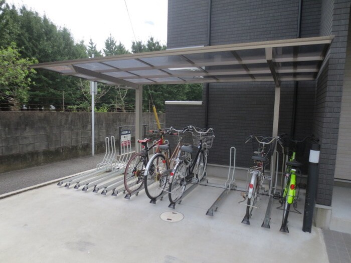 物件外観写真4　(駐輪場)