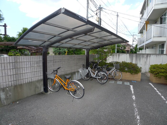 物件外観写真3　(駐輪場)