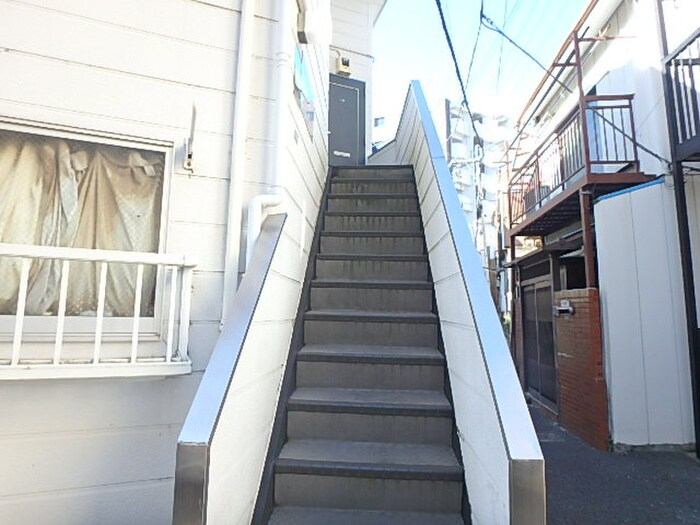 物件外観写真3　(エントランス部分)