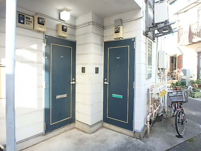 物件外観写真4　(エントランス部分)