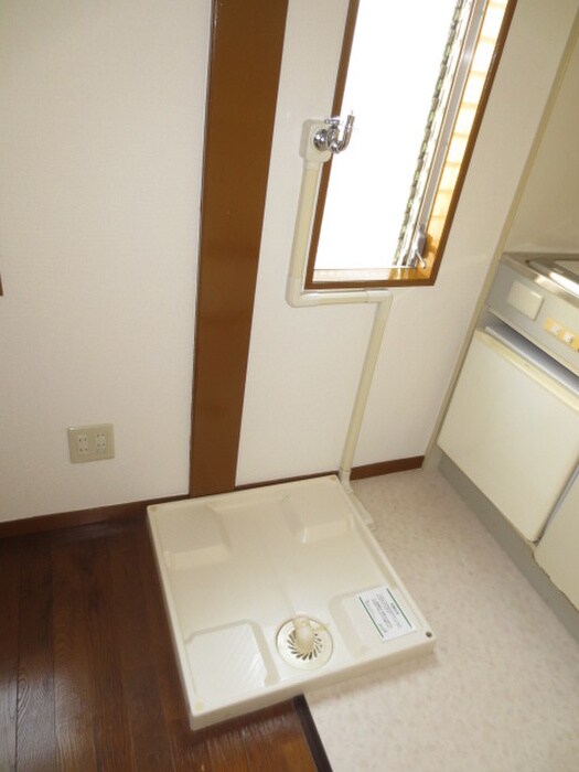 物件内観写真11　(洗濯機置場)