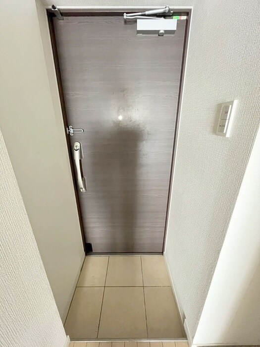 物件内観写真13　(玄関)
