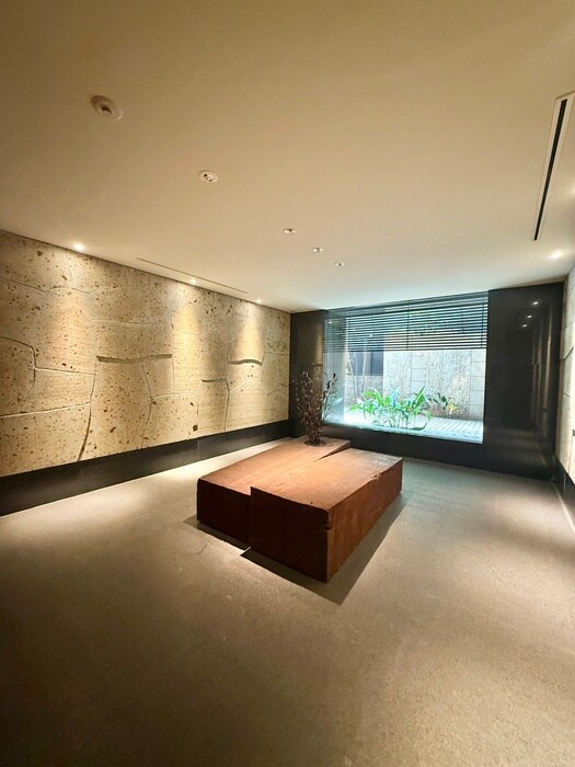 物件外観写真6　(エントランス部分)