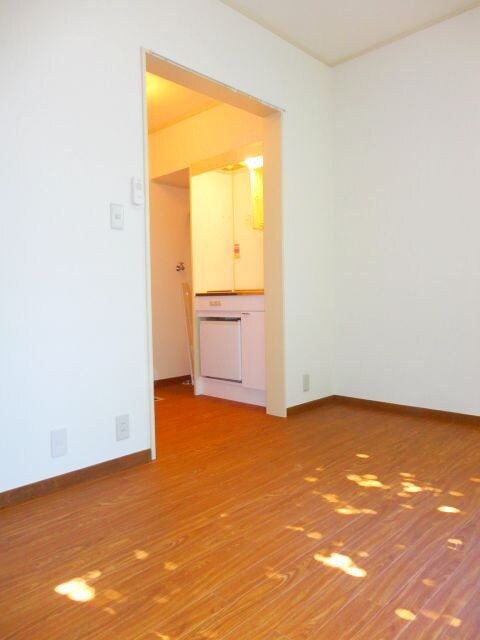 物件内観写真7　(室内からの展望)