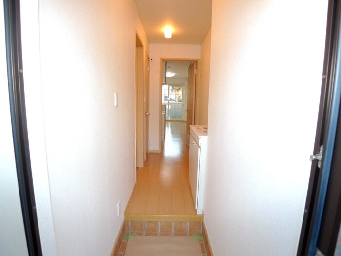 物件内観写真13　(玄関)