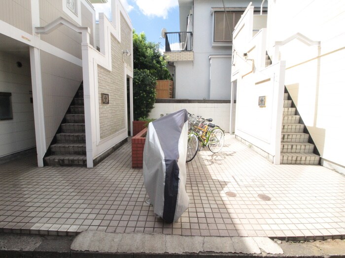 物件外観写真3　(駐輪場)