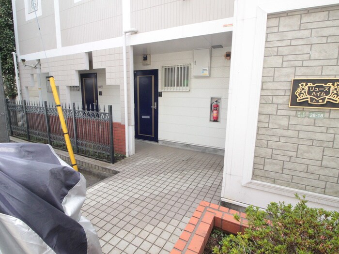 物件外観写真4　(エントランス部分)