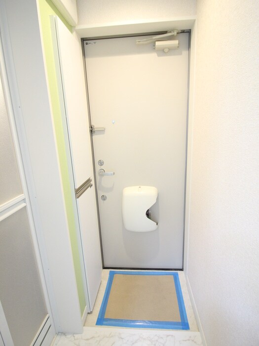 物件内観写真12　(玄関)
