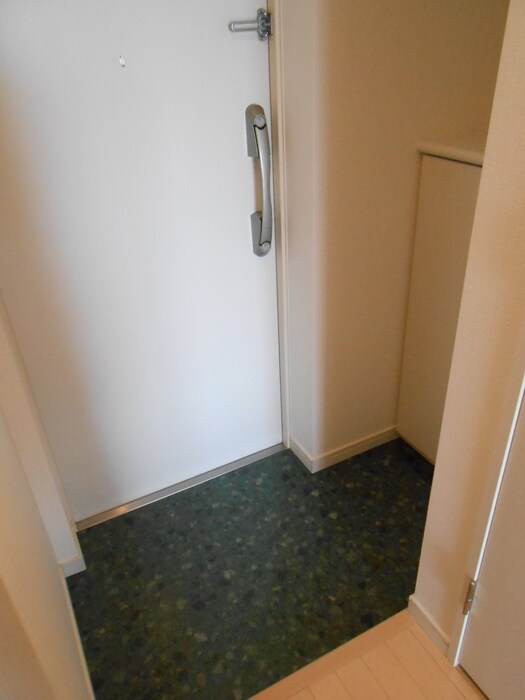 物件内観写真8　(玄関)