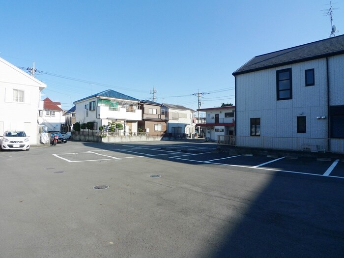 物件外観写真3　(駐車場)