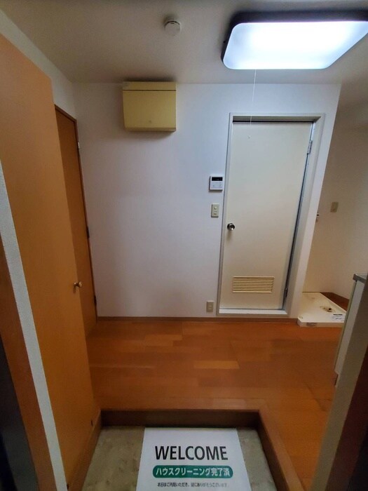 物件内観写真7　(玄関)