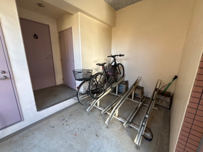 物件外観写真5　(駐輪場)