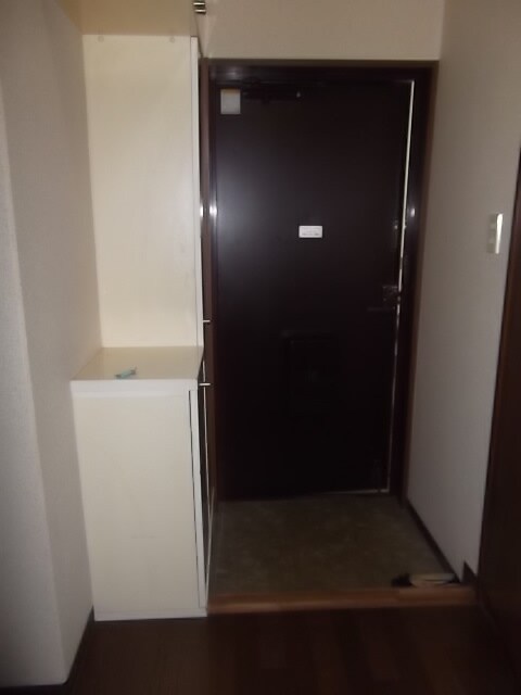 物件内観写真4　(玄関)