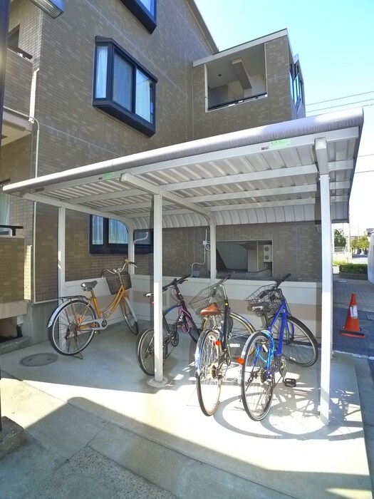 物件外観写真3　(駐輪場)