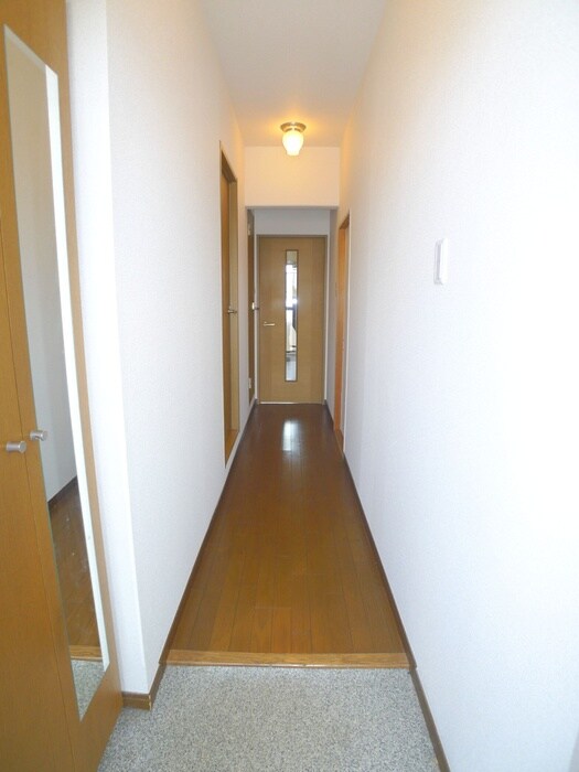 物件内観写真13　(玄関)
