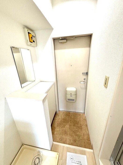 物件内観写真15　(玄関)