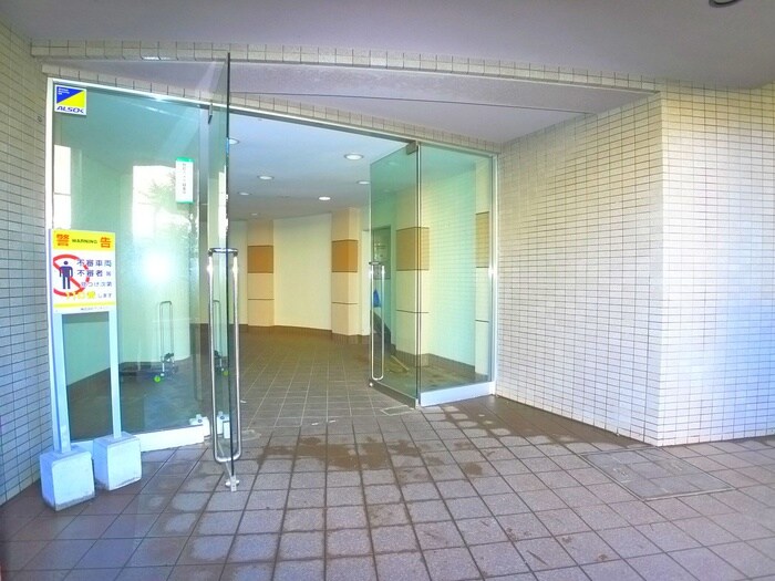 物件外観写真4　(エントランス部分)