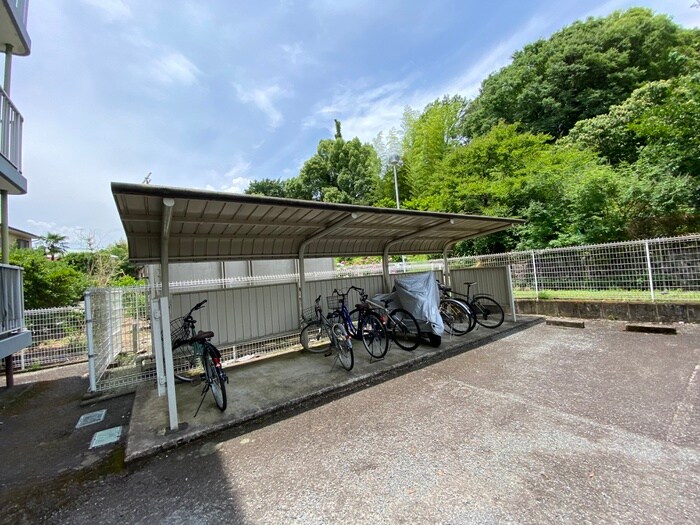 物件外観写真4　(駐輪場)