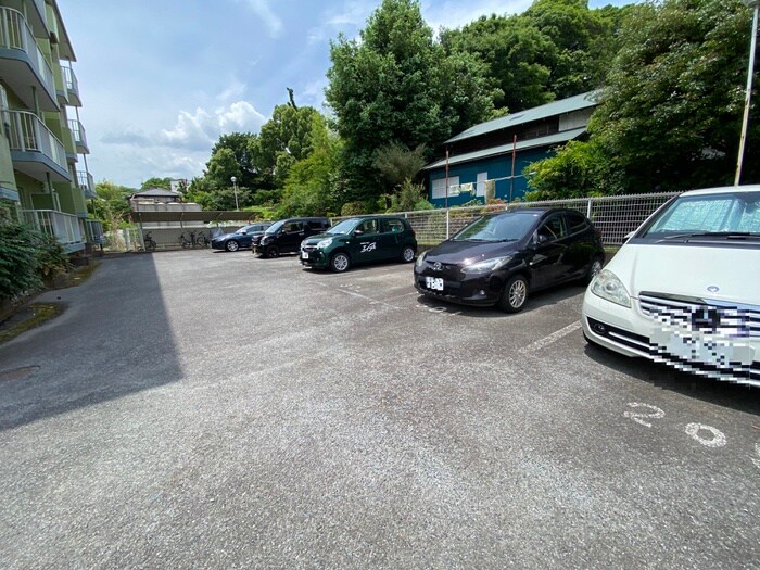 物件外観写真6　(駐車場)