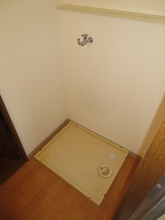 物件内観写真12　(洗濯機置場)