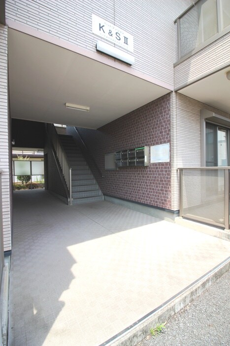 物件外観写真2　(エントランス部分)