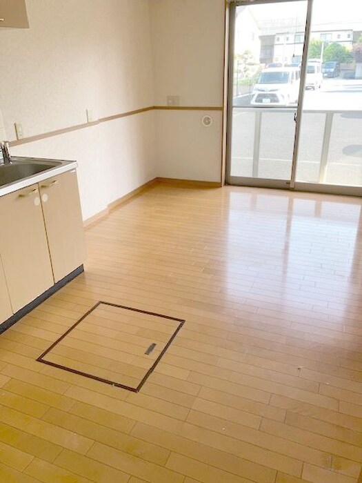 物件内観写真8　(室内からの展望)