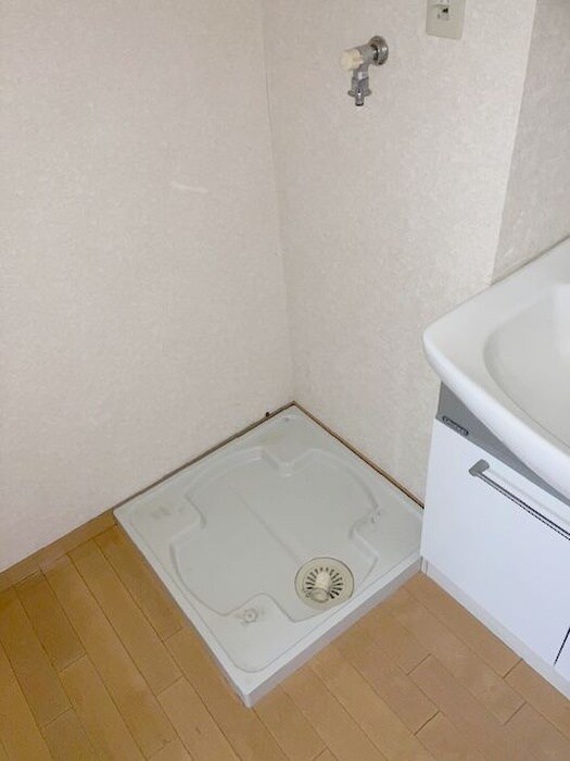 物件内観写真13　(洗濯機置場)