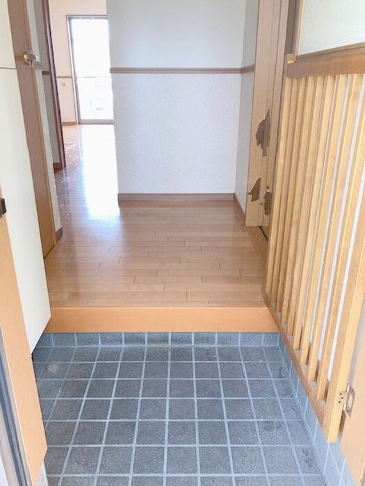 物件内観写真18　(玄関)