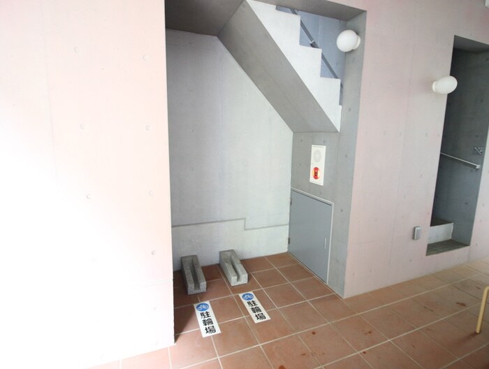 物件外観写真5　(駐輪場)