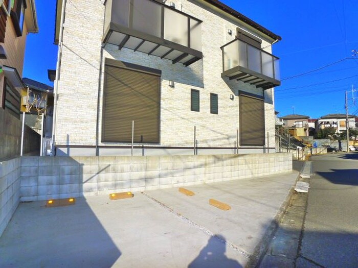 物件外観写真3　(駐車場)