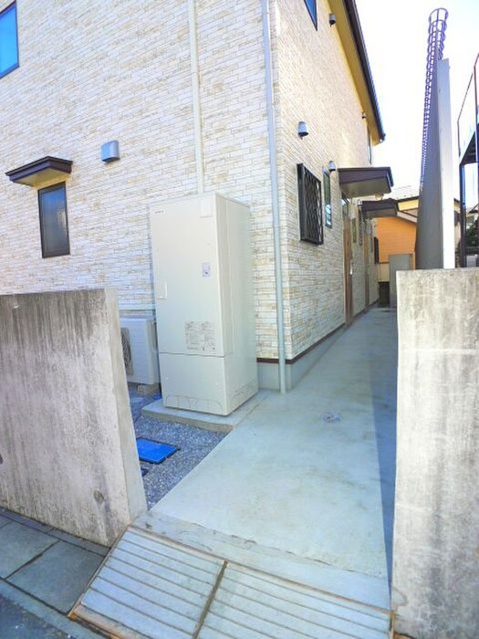 物件外観写真6　(エントランス部分)