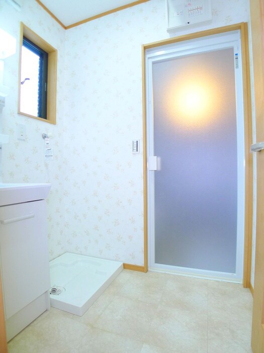 物件内観写真15　(洗濯機置場)