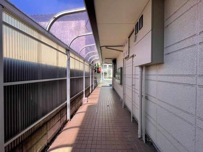 物件外観写真5　(エントランス部分)